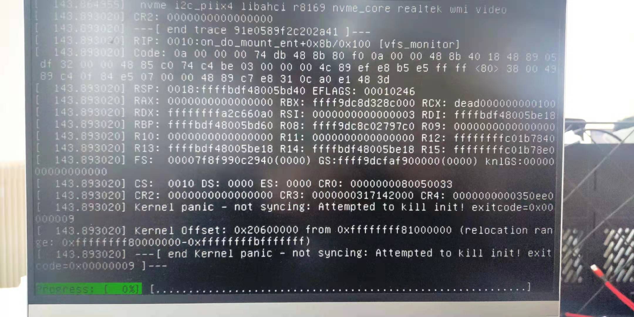 在tty2下面运行apt dist-upgrade -y命令，到这里就卡死了