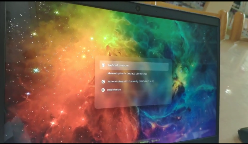 启动grub的界面后会打印信息